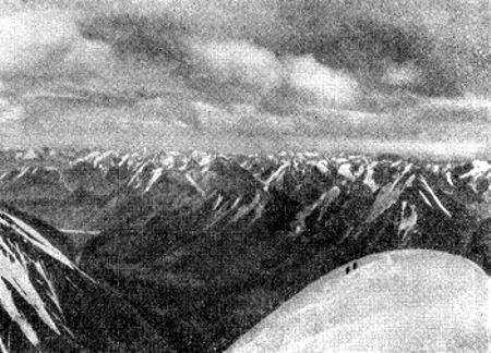Cordilleras del Pamir Central. Foto hecha durante el ascenso al pico del Comunismo, a la altura de 6.500 metros