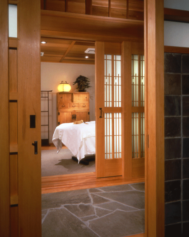 Snoqualmie Falls Romantic Getaway Inn and Spa