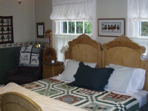 Portland Romantic Colonial Bed and Breakfast