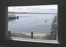 West Seattle Beach House - Beachfront bed and breakfast