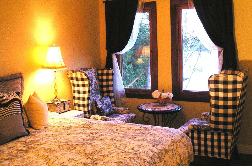 Southern Washington Riverside Villa Bed and Breakfast