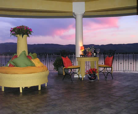 Southern Washington Riverside Villa Bed and Breakfast